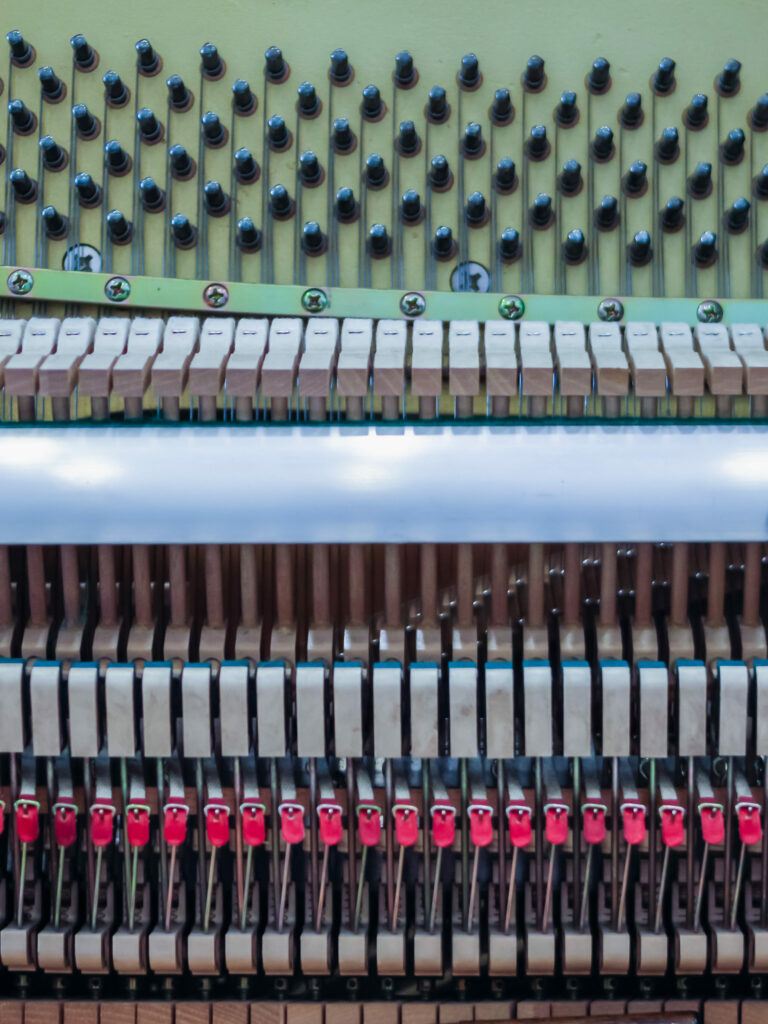 the insides of a piano.